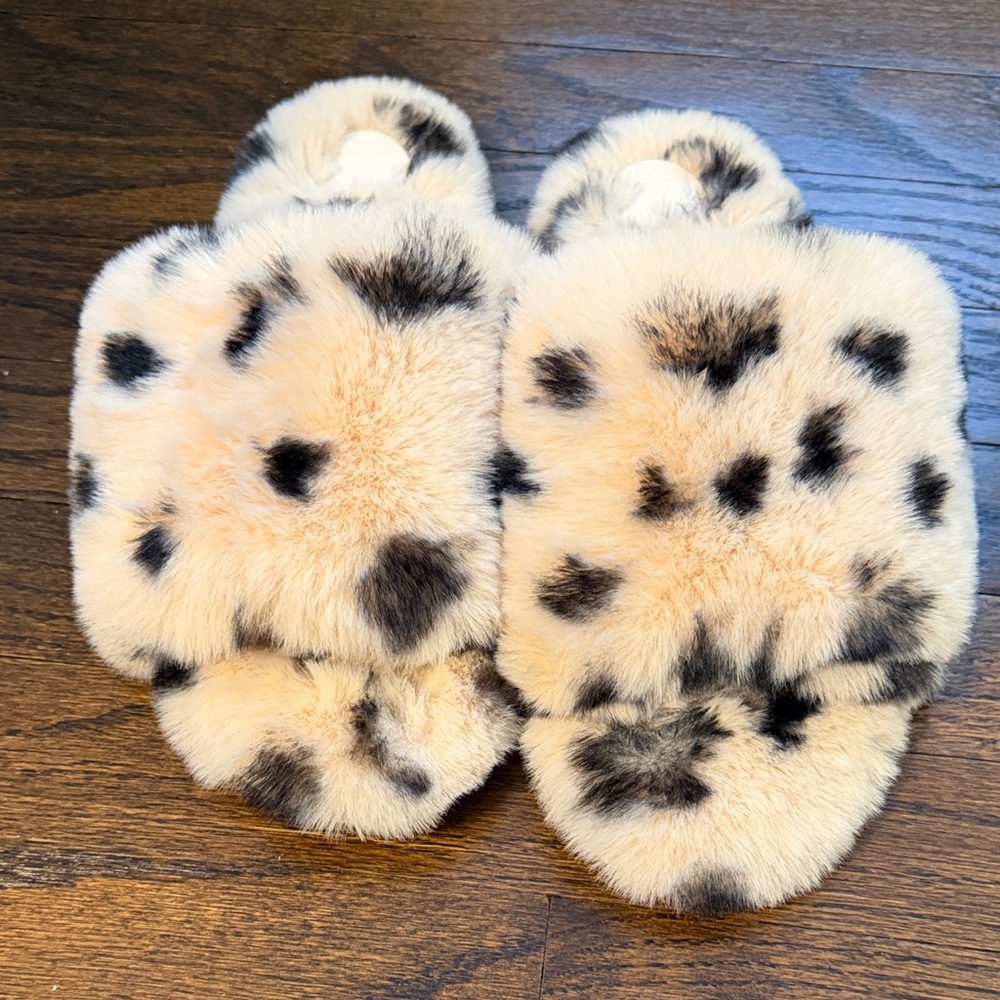 Leopard Print Fuzzy Slippers